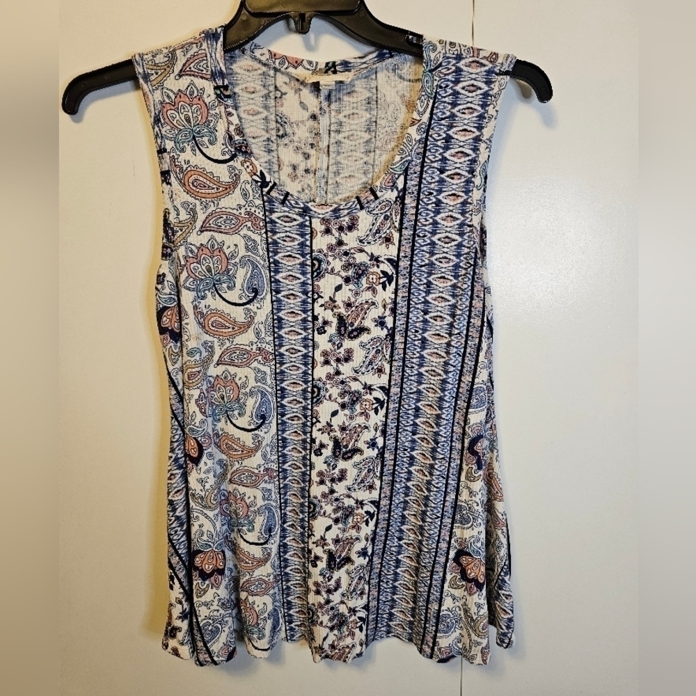 Late August Size Large Sleeveless Paisley Print Top